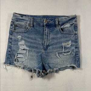 Women’s American Eagle Light Wash Distressed Curvy Hi-Rise Shortie size 8